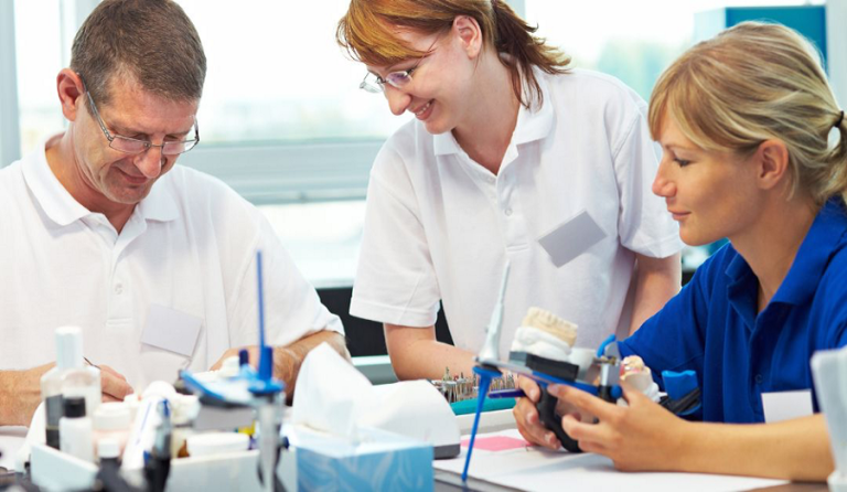 Comment obtenir un annuaire de prothésiste dentaire ?