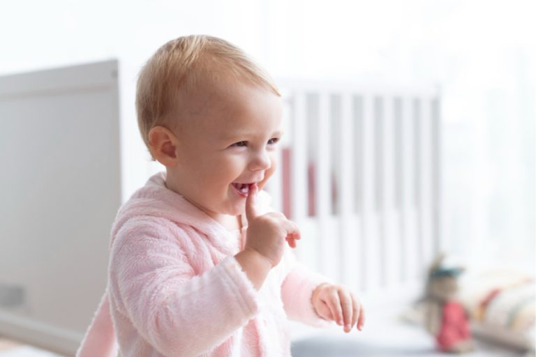 Anneau de dentition : Accessoire essentiel pour soulager les douleurs de la poussée dentaire des bébés