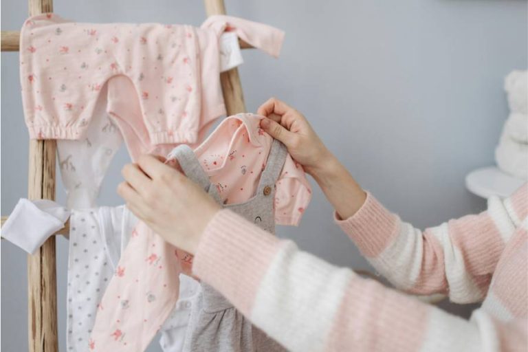 Le choix du tissu pour bébé : une attention essentielle pour sa santé et son confort